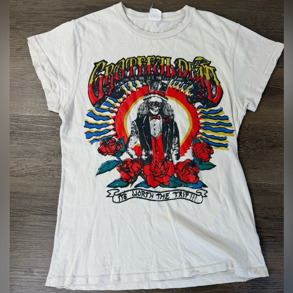MadeWorn Women’s Distressed Grateful Dead off White Cotton T-Shirt, size XS